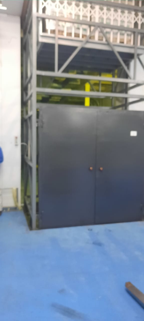 Грузовой подъёмник в металлокаркасной шахте ПГ-МШ-200, 2000 кг, Республика Казахстан