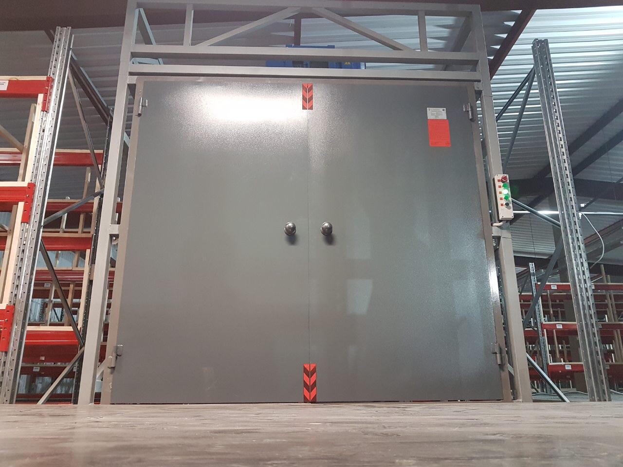 Подъемник в металлокаркасной шахте, 1500 кг, Ростов-на-Дону