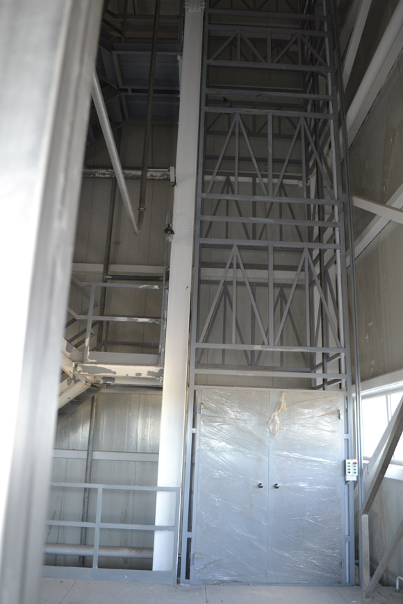 Подъемник грузовой в металлокаркасной шахте, 1000 кг, Иваново